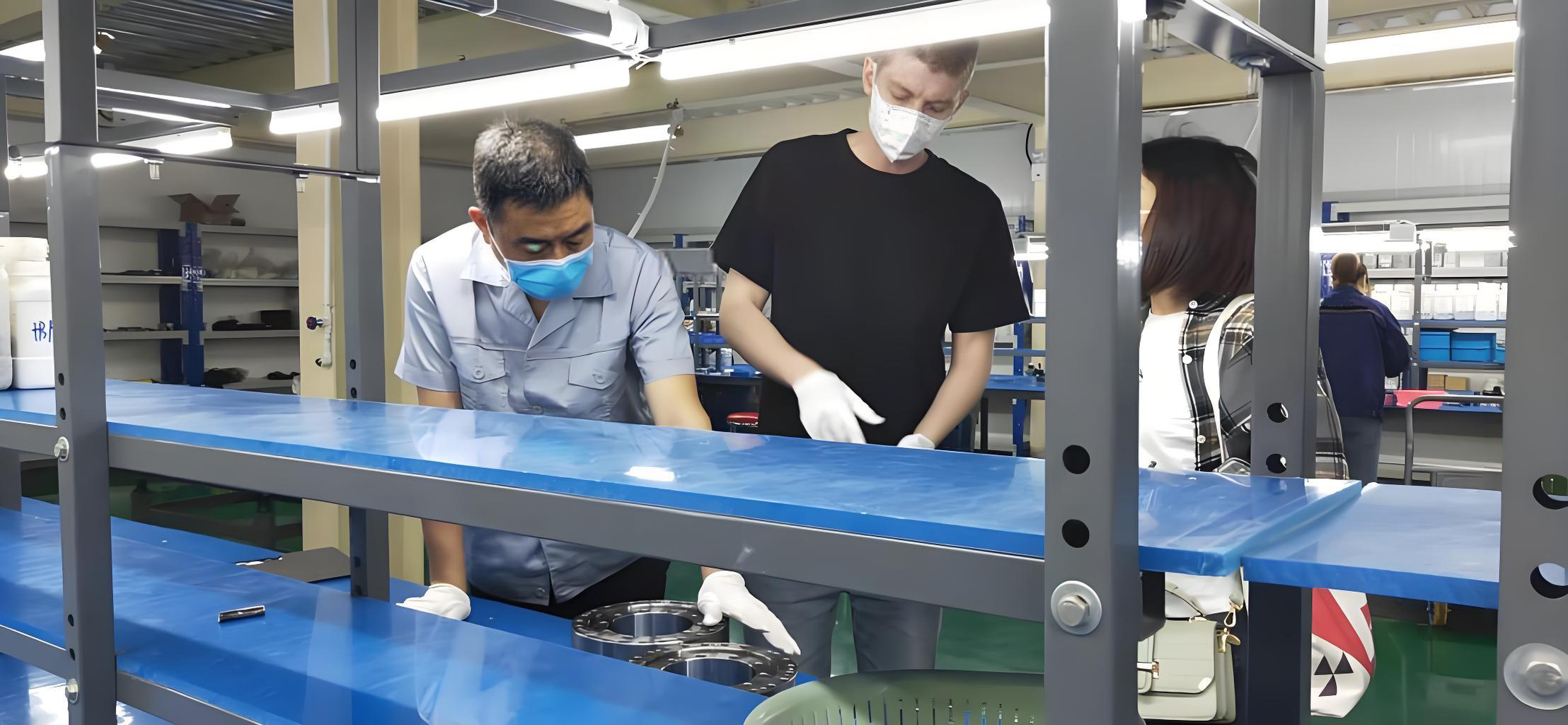 Международные клиенты посещают Hebei Zeyu Bearing Manufacturing Co., Ltd. для обмена